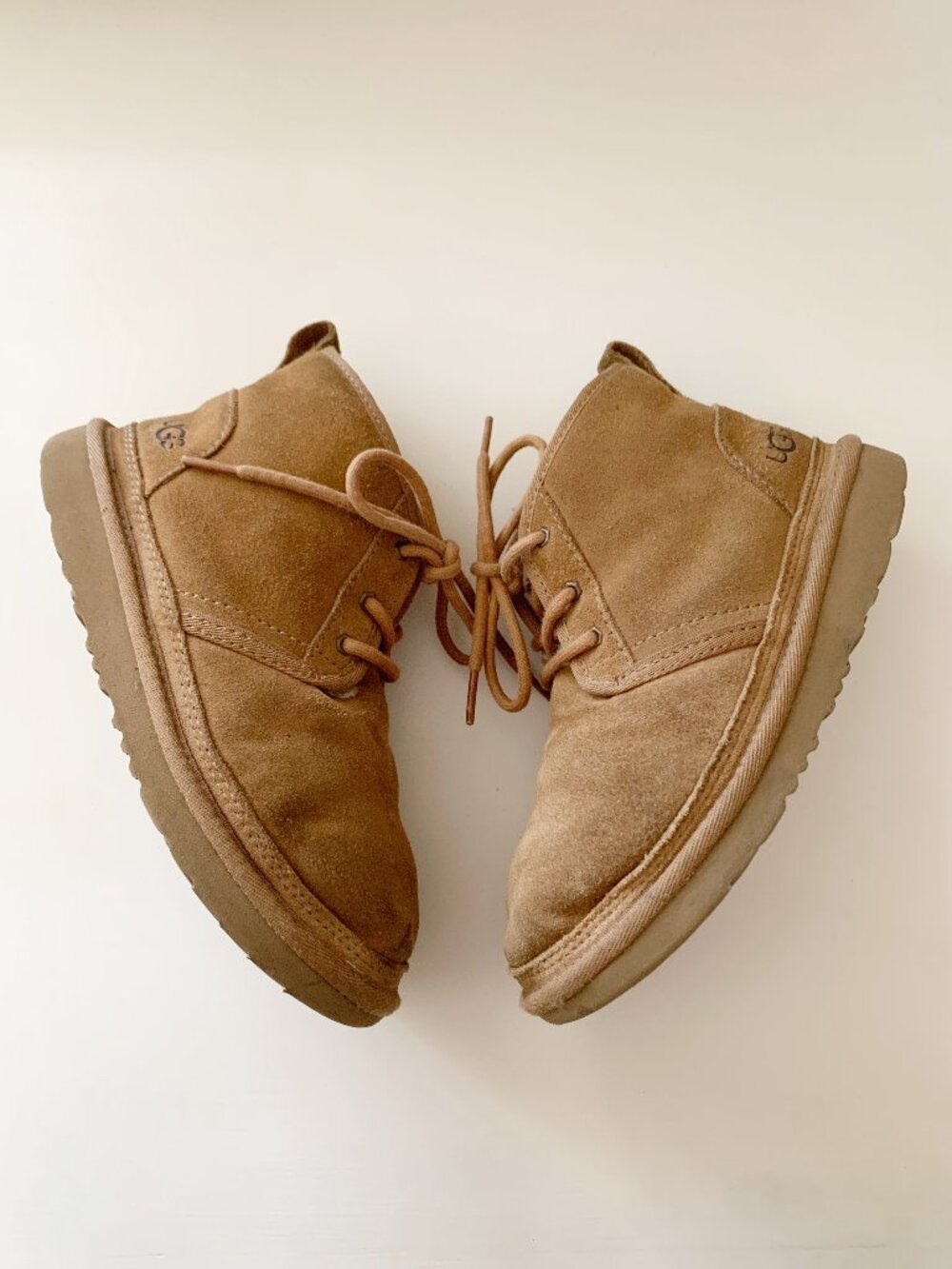 UGG Neumel II Sheepskin Chukka Boots • Kids 3